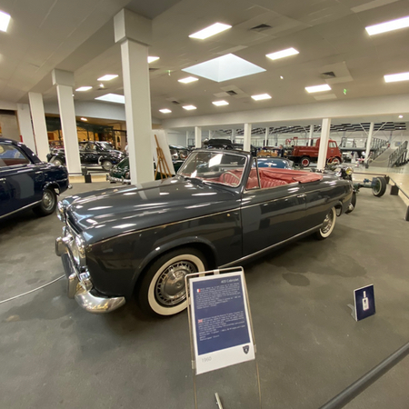 Peugeot 403 Cabriolet 1960 au Musée de l'Aventure Peugeot.