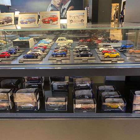 La boutique du Musée de l'Aventure Peugeot.