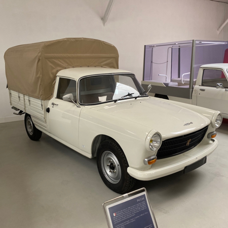 Peugeot 404 Camionnette Bâchée 1986 au Musée de l'Aventure Peugeot.