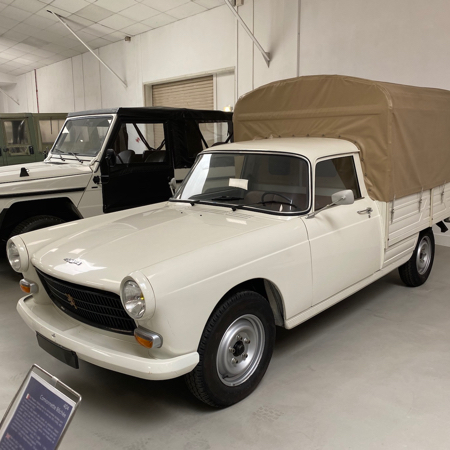 Peugeot 404 Camionnette Bâchée 1986 au Musée de l'Aventure Peugeot.