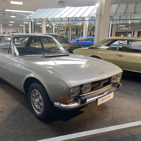 Peugeot 504 Coupé au Musée de l'Aventure Peugeot.