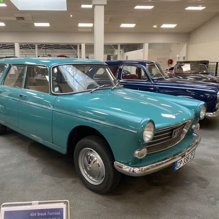 Peugeot 404 Break Familial 1964 au Musée de l'Aventure Peugeot.