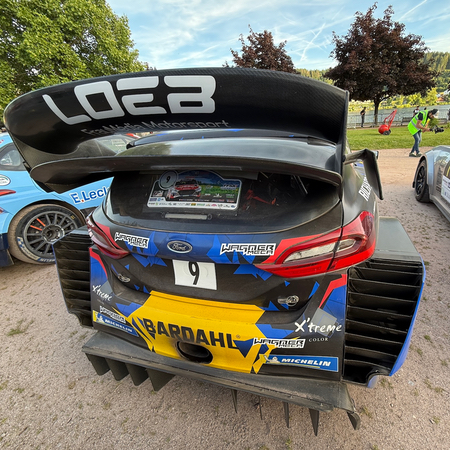 La Ford Fiesta WRC 2017 de Sébastien Loeb dans le parc fermé de Gérardmer du Rallye Vosges Grand Est 2026.