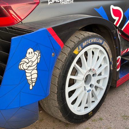 La Ford Fiesta WRC 2017 de Sébastien Loeb dans le parc fermé de Gérardmer du Rallye Vosges Grand Est 2026.
