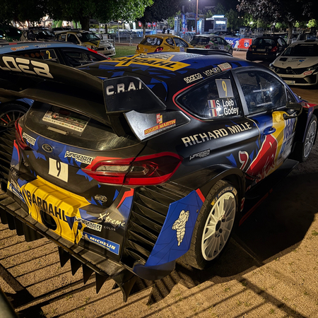 La Ford Fiesta WRC 2017 de Sébastien Loeb dans le parc fermé de Gérardmer du Rallye Vosges Grand Est 2026.