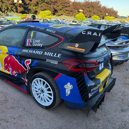 La Ford Fiesta WRC 2017 de Sébastien Loeb dans le parc fermé de Gérardmer du Rallye Vosges Grand Est 2026.